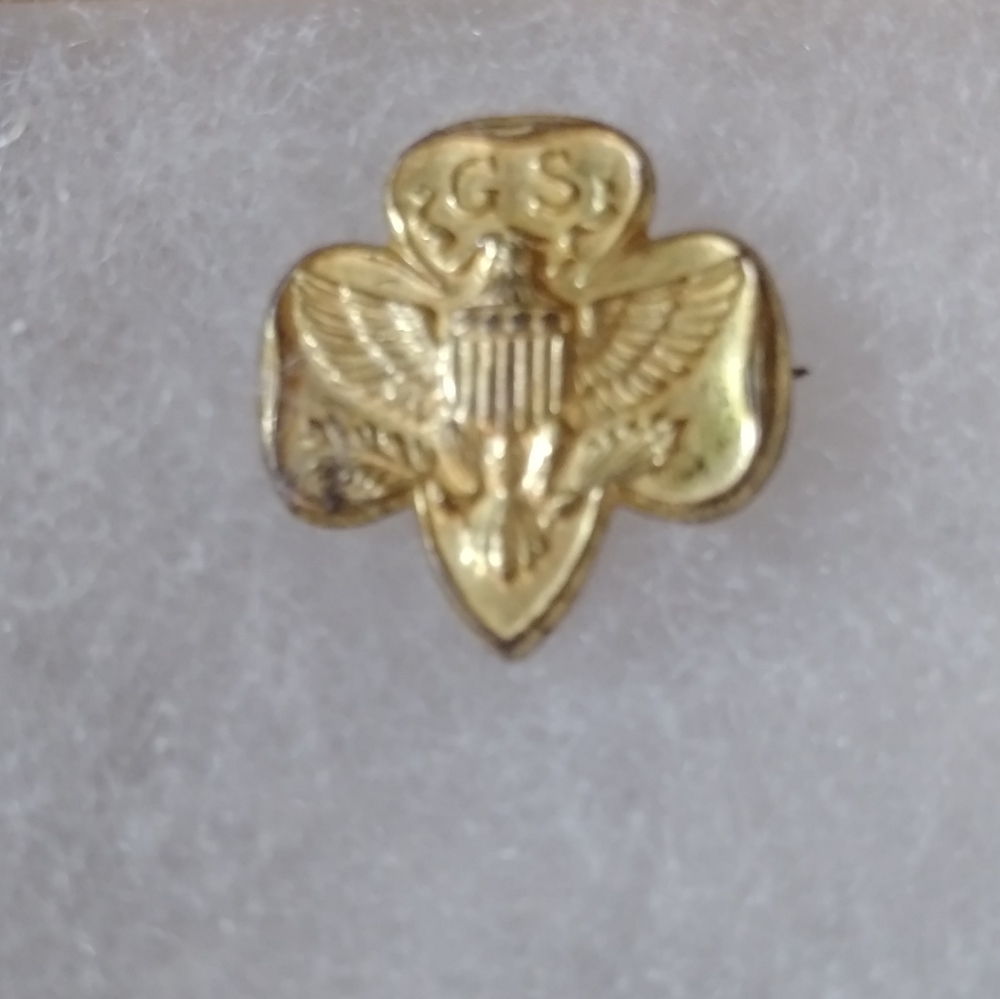 Vintage Rare 1942-45 Type 6B Girl Scout  Pin